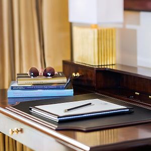 Premier Queen Room